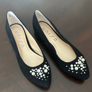 Unisa Elegant Black Flats with Pearl Embellishments